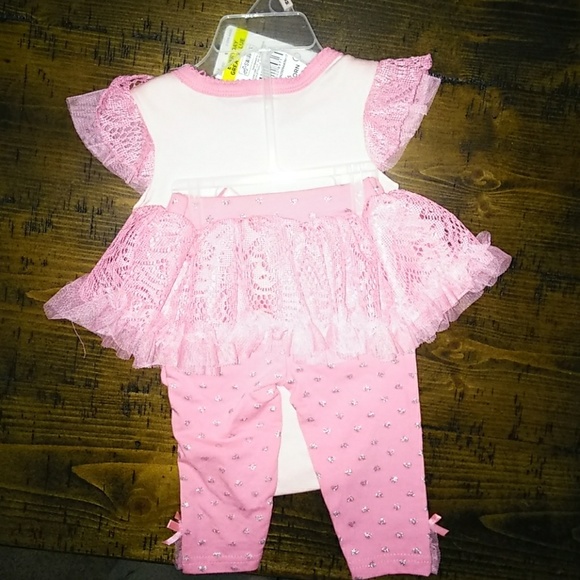 Outfit - Picture 2 of 2